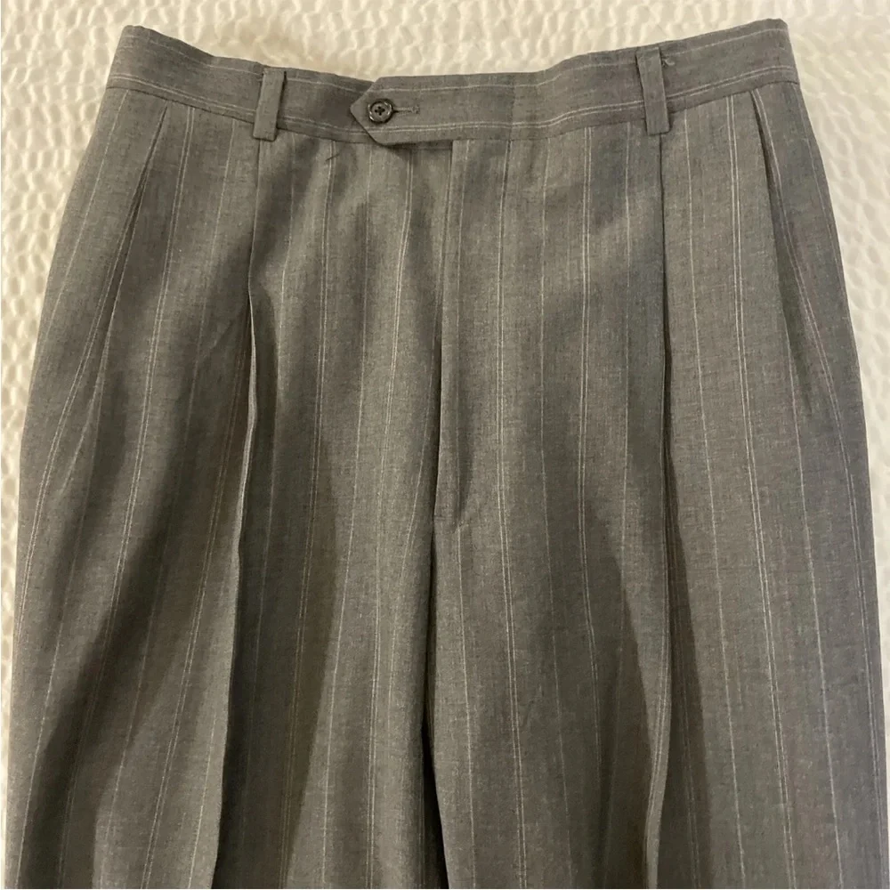 TOMMY HILFIGER Made in USA Vintage Everyday Gray Wool‎ Stripe Suit Size 42